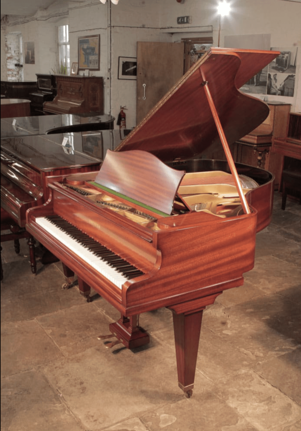 C. Bechstein Model K 小型三角鋼琴（Babyflügel）NT$738,000