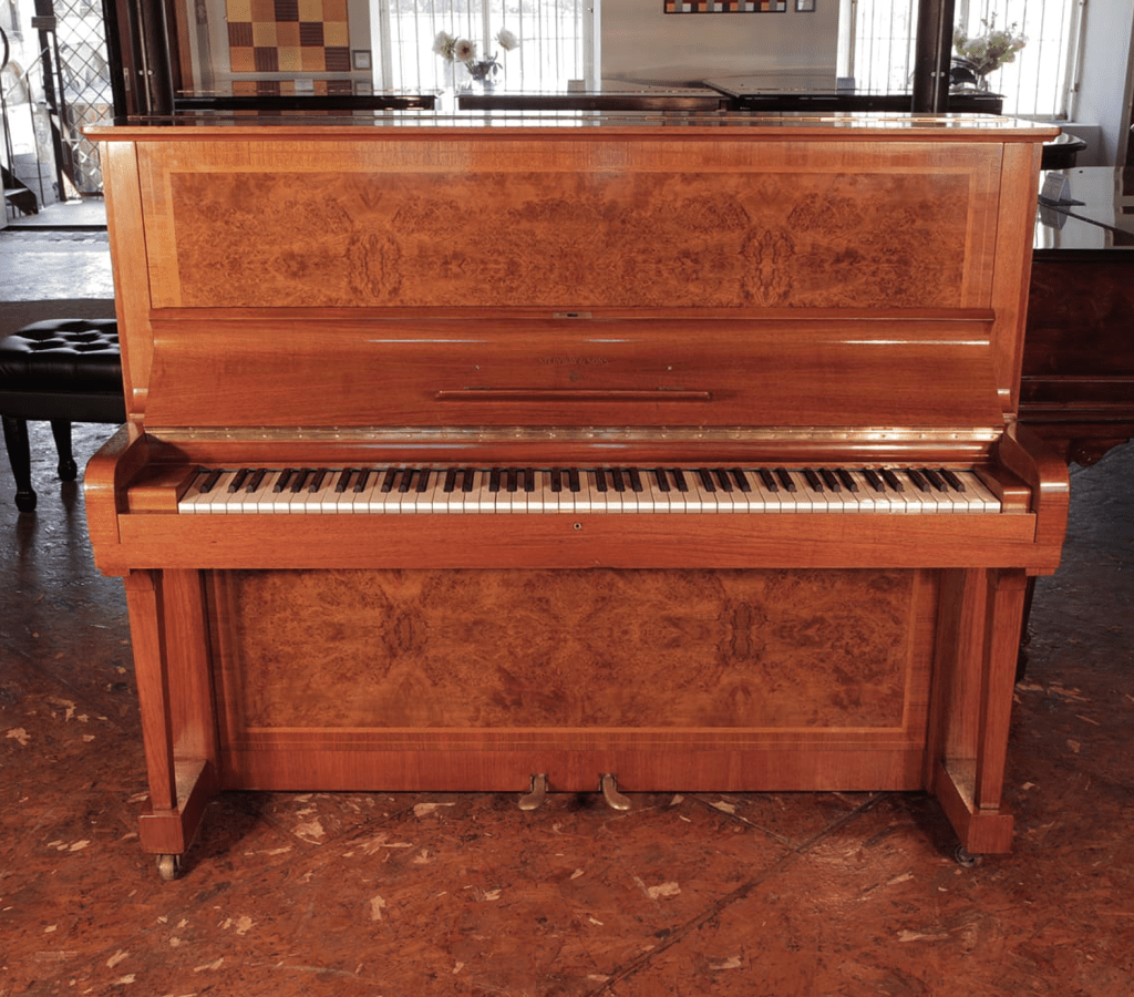 Steinway Model V 直立鋼琴（1939 年，胡桃木，翻新款）NT$1,128,000
